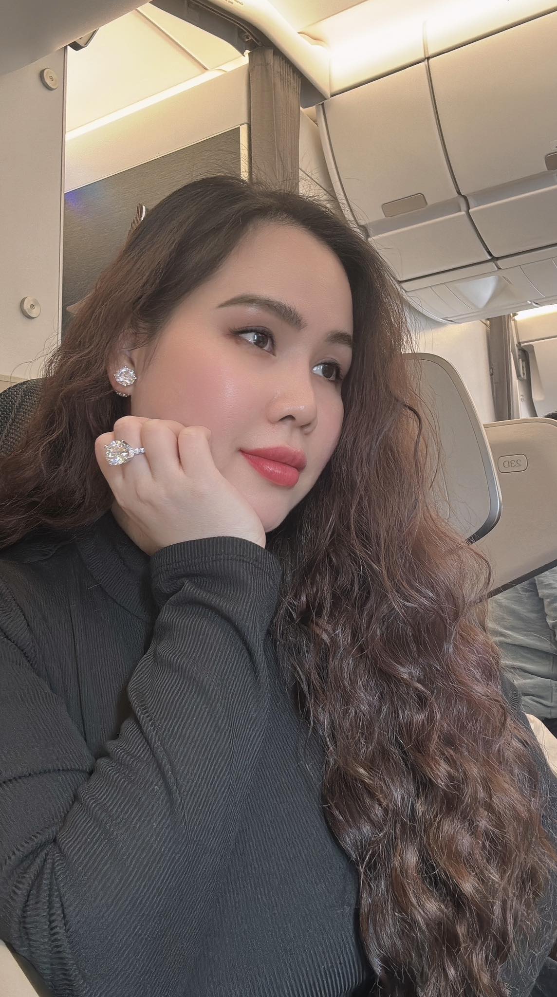 Hạn chế chiều cao nhưng nữ phụ 'Thương nhớ ở ai' có làn da đẹp không tuổi vì lý do này?- Ảnh 3.