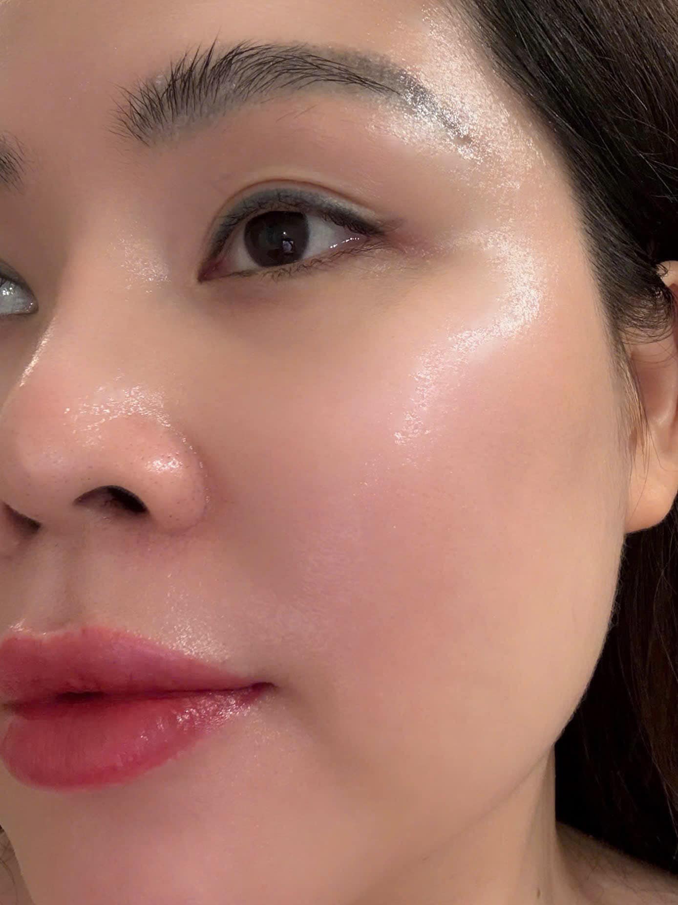 Hạn chế chiều cao nhưng nữ phụ 'Thương nhớ ở ai' có làn da đẹp không tuổi vì lý do này?- Ảnh 5.