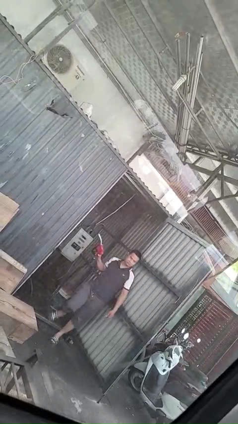 Tiếp vụ nhà xe Quang Mười ở Quảng Ninh bị tố chạy ẩu: Trạm tiếp nhiên liệu có dấu hiệu bị tháo dỡ- Ảnh 4. Tiếp vụ nhà xe Quang Mười ở Quảng Ninh bị tố chạy ẩu: Trạm tiếp nhiên liệu có dấu hiệu bị tháo dỡ- Ảnh 4.