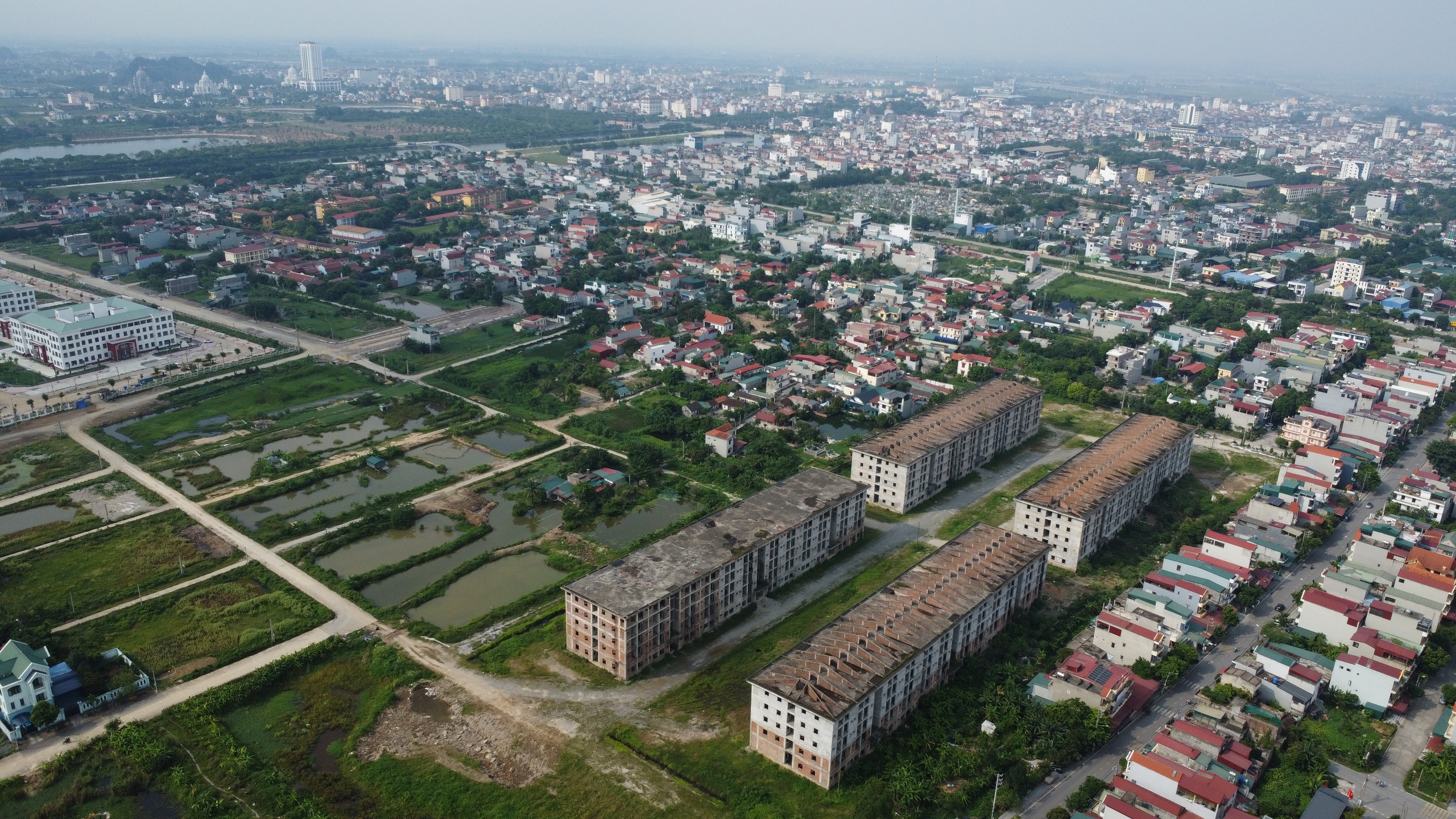 Thâm nhập bên trong ký túc xá bỏ hoang sắp trở thành nhà ở công vụ mới của Ninh Bình- Ảnh 12. Thâm nhập bên trong ký túc xá bỏ hoang sắp trở thành nhà ở công vụ mới của Ninh Bình- Ảnh 12.