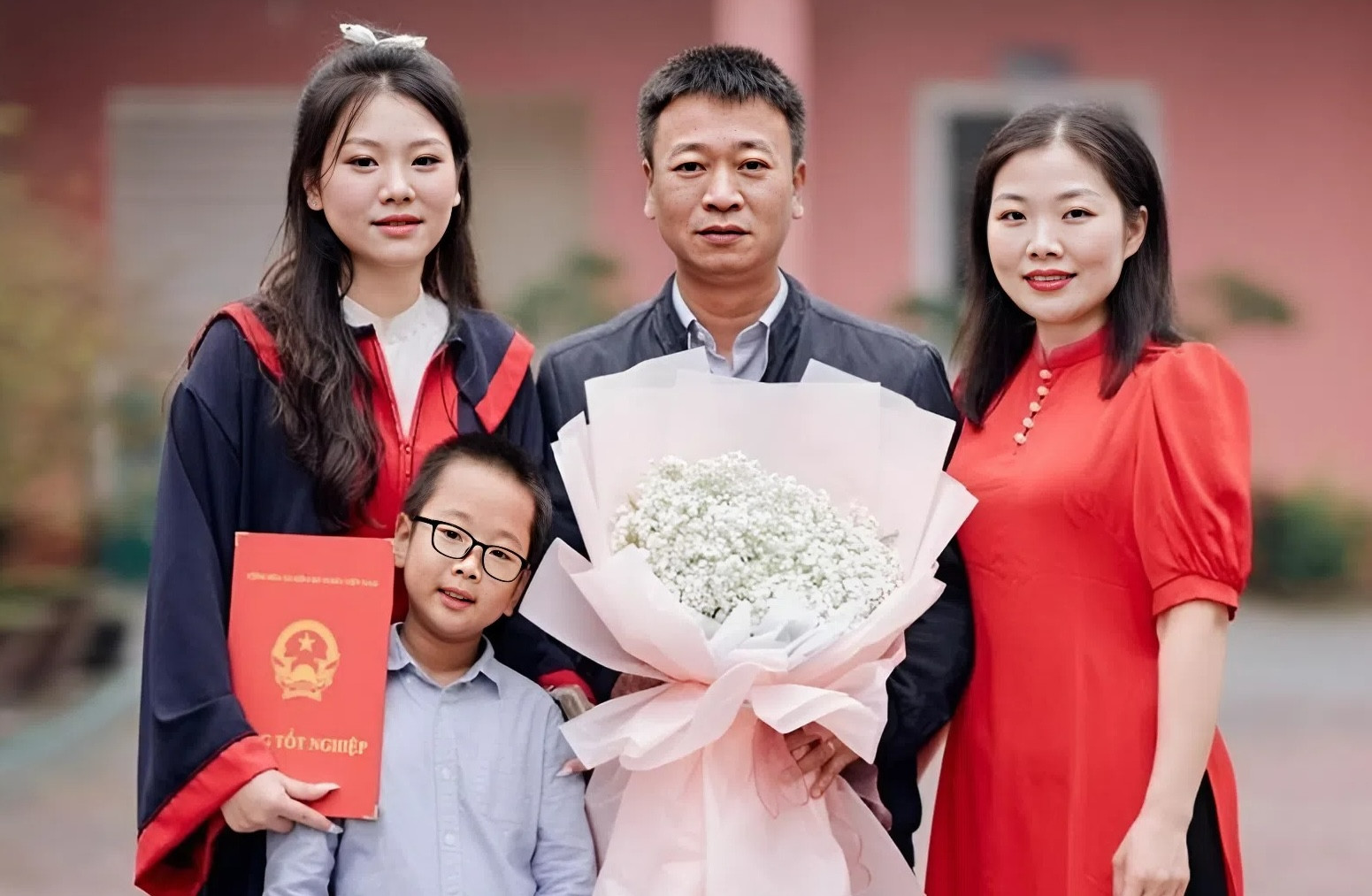 Điều đặc biệt ở nữ sinh trượt lớp 10 sau thành á khoa toàn quốc - Ảnh 2.