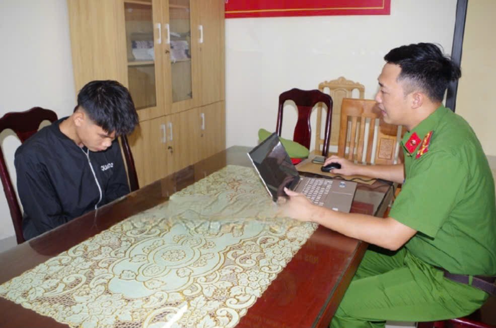 Nam thanh niên cướp cửa hàng điện thoại ở Ninh Bình bị bắt- Ảnh 1. Nam thanh niên cướp cửa hàng điện thoại ở Ninh Bình bị bắt- Ảnh 1.