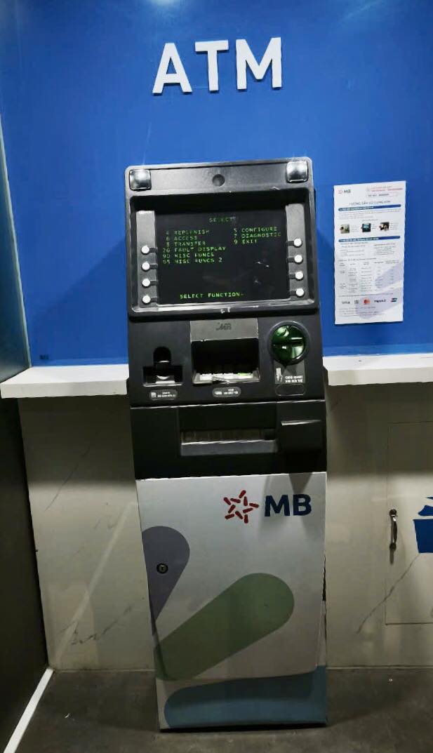Bức xúc vì xe không nổ máy, Ngân Baby ném đá phá hoại tài sản- Ảnh 3. Bức xúc vì xe không nổ máy, Ngân Baby ném đá phá hoại tài sản- Ảnh 3.