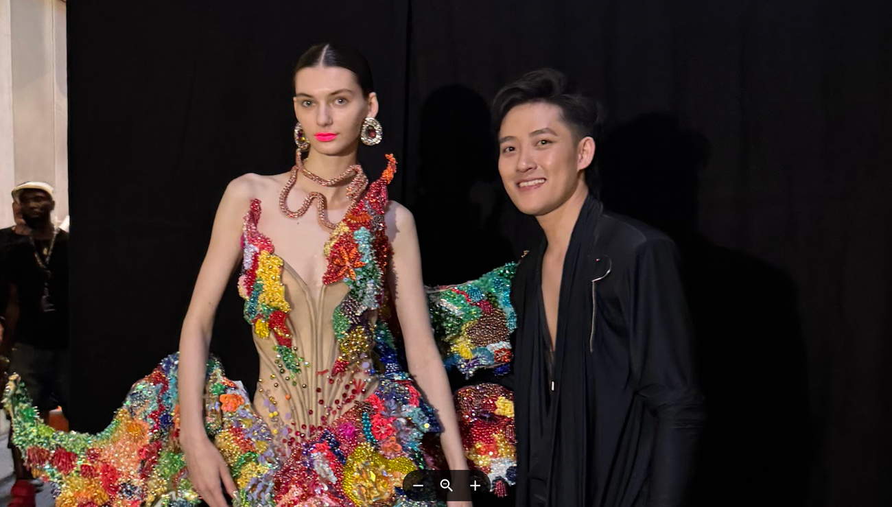 NTK Việt Nam đầu tiên xuất hiện ở Tuần lễ thời trang Haute Couture - Ảnh 1. NTK Việt Nam đầu tiên xuất hiện ở Tuần lễ thời trang Haute Couture - Ảnh 1.
