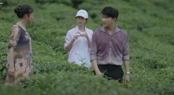 'Dịu dàng màu nắng' mới nhất (tập 30): Nghĩa chết lặng khi thấy cảnh tượng không mong muốn giữa Xuân và sếp Phong - Ảnh 2. 'Dịu dàng màu nắng' mới nhất (tập 30): Nghĩa chết lặng khi thấy cảnh tượng không mong muốn giữa Xuân và sếp Phong - Ảnh 2.