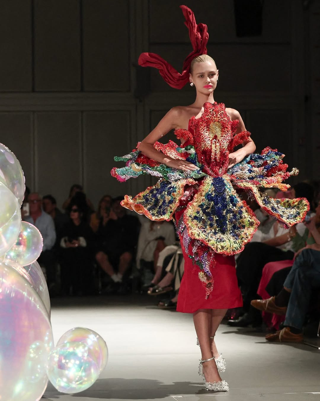 NTK Việt Nam đầu tiên xuất hiện ở Tuần lễ thời trang Haute Couture - Ảnh 6. NTK Việt Nam đầu tiên xuất hiện ở Tuần lễ thời trang Haute Couture - Ảnh 6.