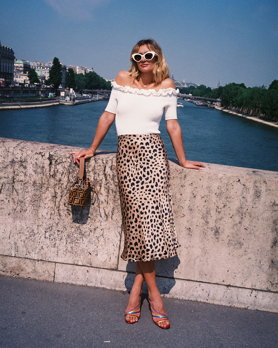 off-the-shoulder-shirt-outfits-261886-1530253730198-image-2374-857-1752414769195-17524147697991509663292.png