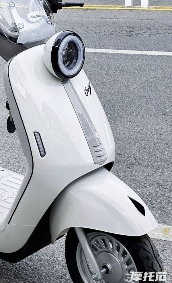 Xe ga giá 13,4 triệu đồng đẹp cổ điển như Vespa, trang bị sánh ngang Vision, rẻ hơn cả Wave Alpha- Ảnh 4. Xe ga giá 13,4 triệu đồng đẹp cổ điển như Vespa, trang bị sánh ngang Vision, rẻ hơn cả Wave Alpha- Ảnh 4.