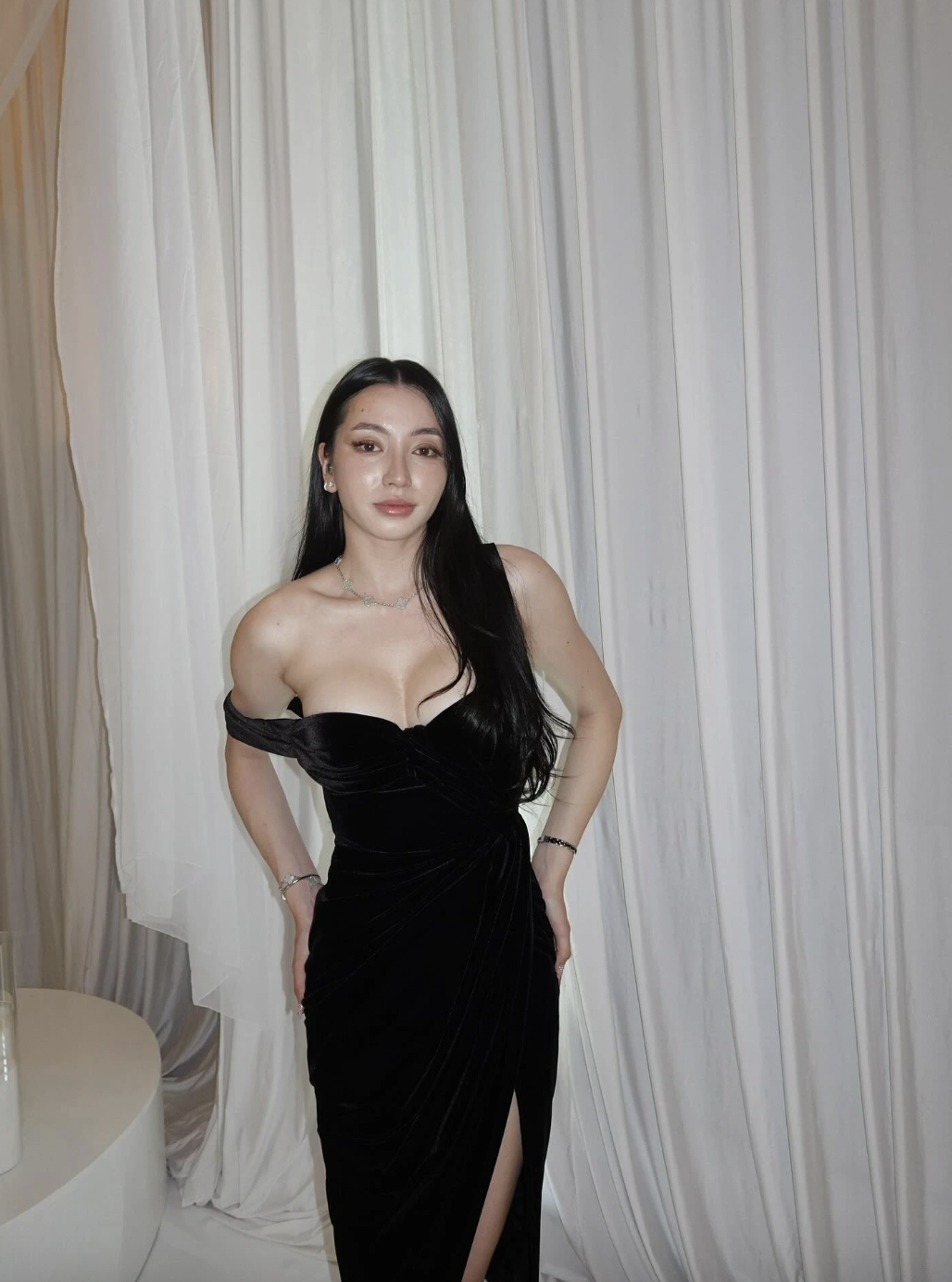 Con gái lai Tây của danh ca Thanh Hà khoe vẻ của sexy, nóng bỏng ở tuổi 26 - Ảnh 4. Con gái lai Tây của danh ca Thanh Hà khoe vẻ của sexy, nóng bỏng ở tuổi 26 - Ảnh 4.