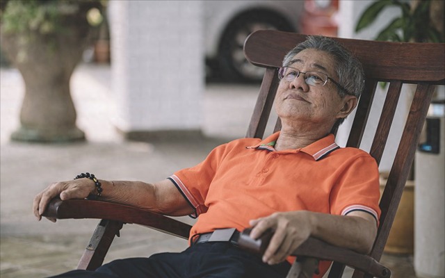 Cụ ông nghỉ hưu nói lý do không tái hôn sau 2 lần hẹn hò thất bại: 'Thuê bảo mẫu còn an tâm hơn lấy vợ mới' - Ảnh 2. Cụ ông nghỉ hưu nói lý do không tái hôn sau 2 lần hẹn hò thất bại: 'Thuê bảo mẫu còn an tâm hơn lấy vợ mới' - Ảnh 2.