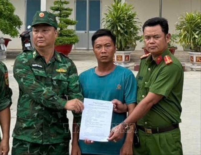 Nghi phạm trong vụ dùng kéo sát hại mẹ vợ ở Tây Ninh về đầu thú - Ảnh 1. Nghi phạm trong vụ dùng kéo sát hại mẹ vợ ở Tây Ninh về đầu thú - Ảnh 1.