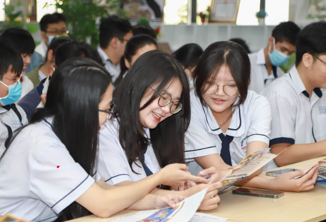 tin-dang-ky-nguyen-vong-xet-tuyen-dai-hoc-1752404903754634921145.png