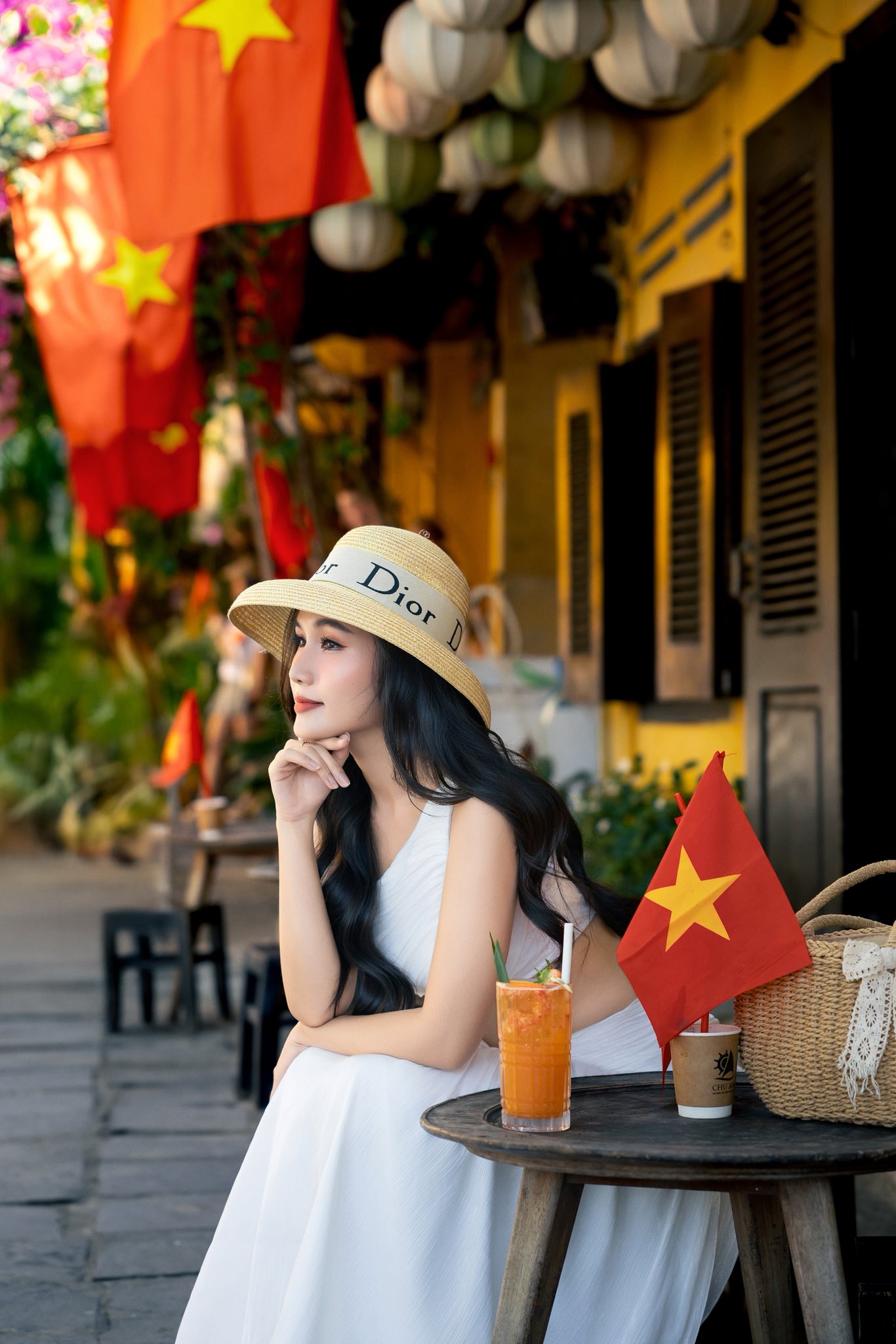 Nữ ca sĩ quê Đà Nẵng từng giành Á quân 'Tuyệt đỉnh song ca' bất ngờ thi sắc đẹp- Ảnh 16. Nữ ca sĩ quê Đà Nẵng từng giành Á quân 'Tuyệt đỉnh song ca' bất ngờ thi sắc đẹp- Ảnh 16.