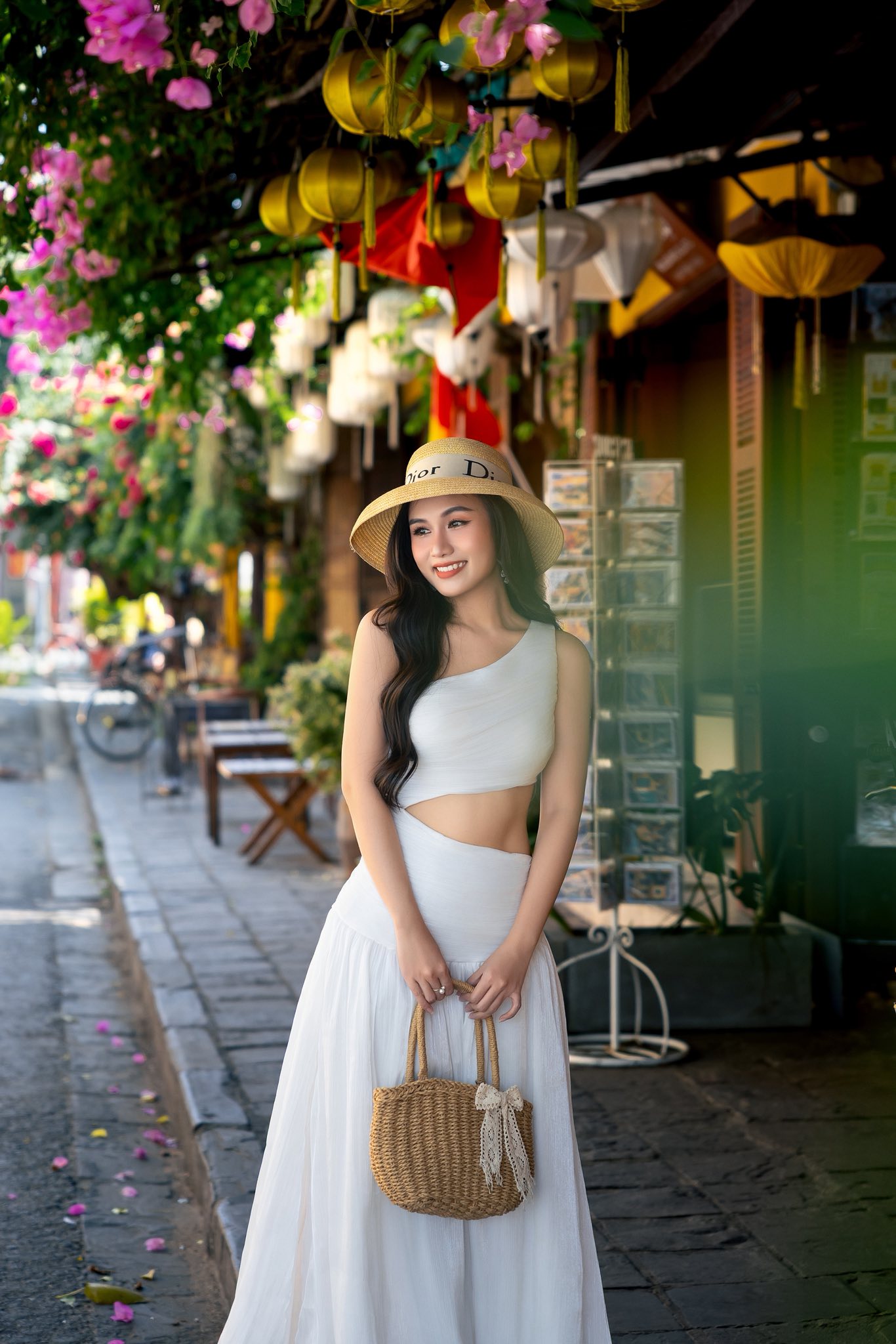Nữ ca sĩ quê Đà Nẵng từng giành Á quân 'Tuyệt đỉnh song ca' bất ngờ thi sắc đẹp- Ảnh 17. Nữ ca sĩ quê Đà Nẵng từng giành Á quân 'Tuyệt đỉnh song ca' bất ngờ thi sắc đẹp- Ảnh 17.
