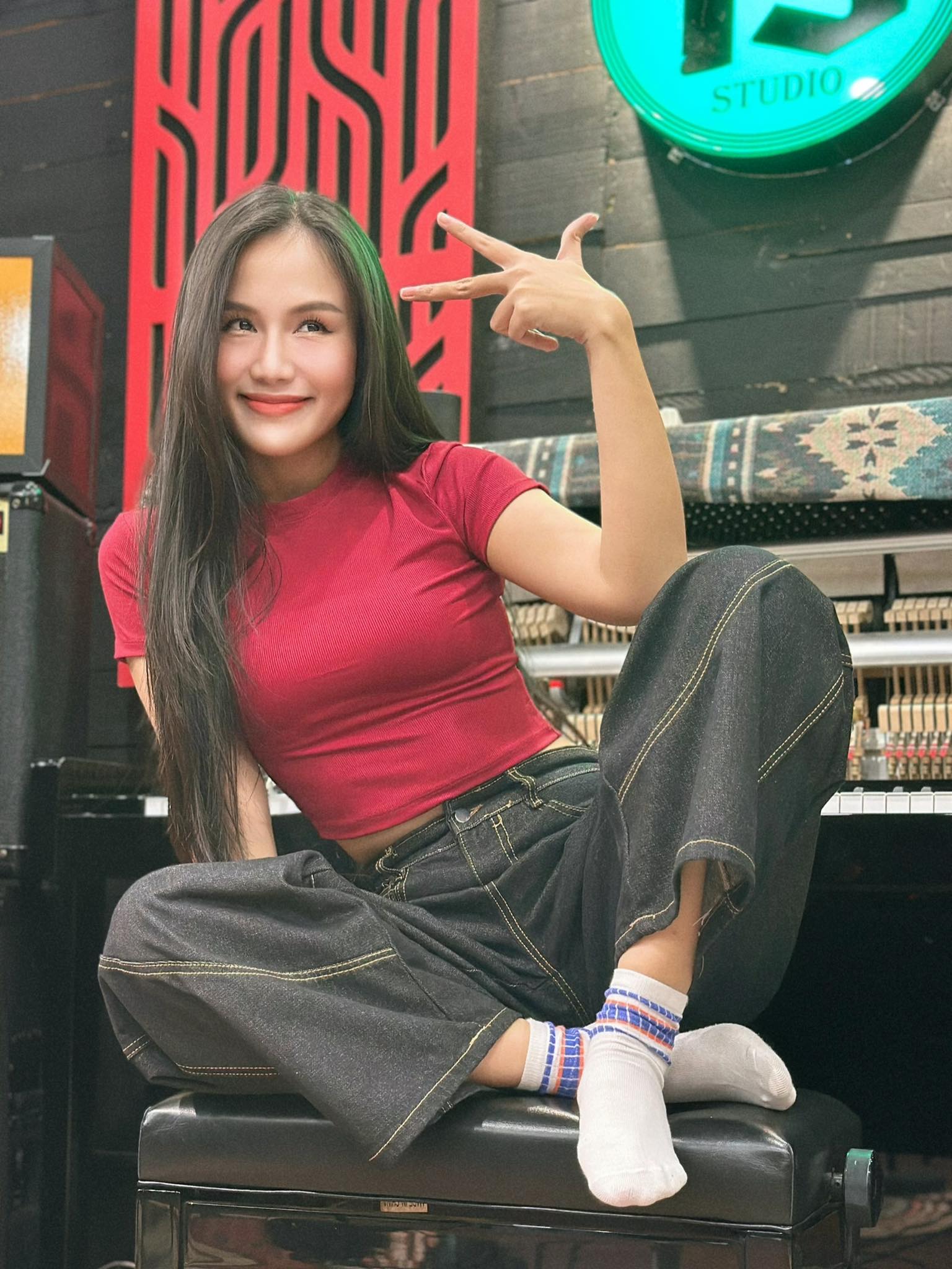 Nữ ca sĩ quê Đà Nẵng từng giành Á quân 'Tuyệt đỉnh song ca' bất ngờ thi sắc đẹp- Ảnh 19. Nữ ca sĩ quê Đà Nẵng từng giành Á quân 'Tuyệt đỉnh song ca' bất ngờ thi sắc đẹp- Ảnh 19.