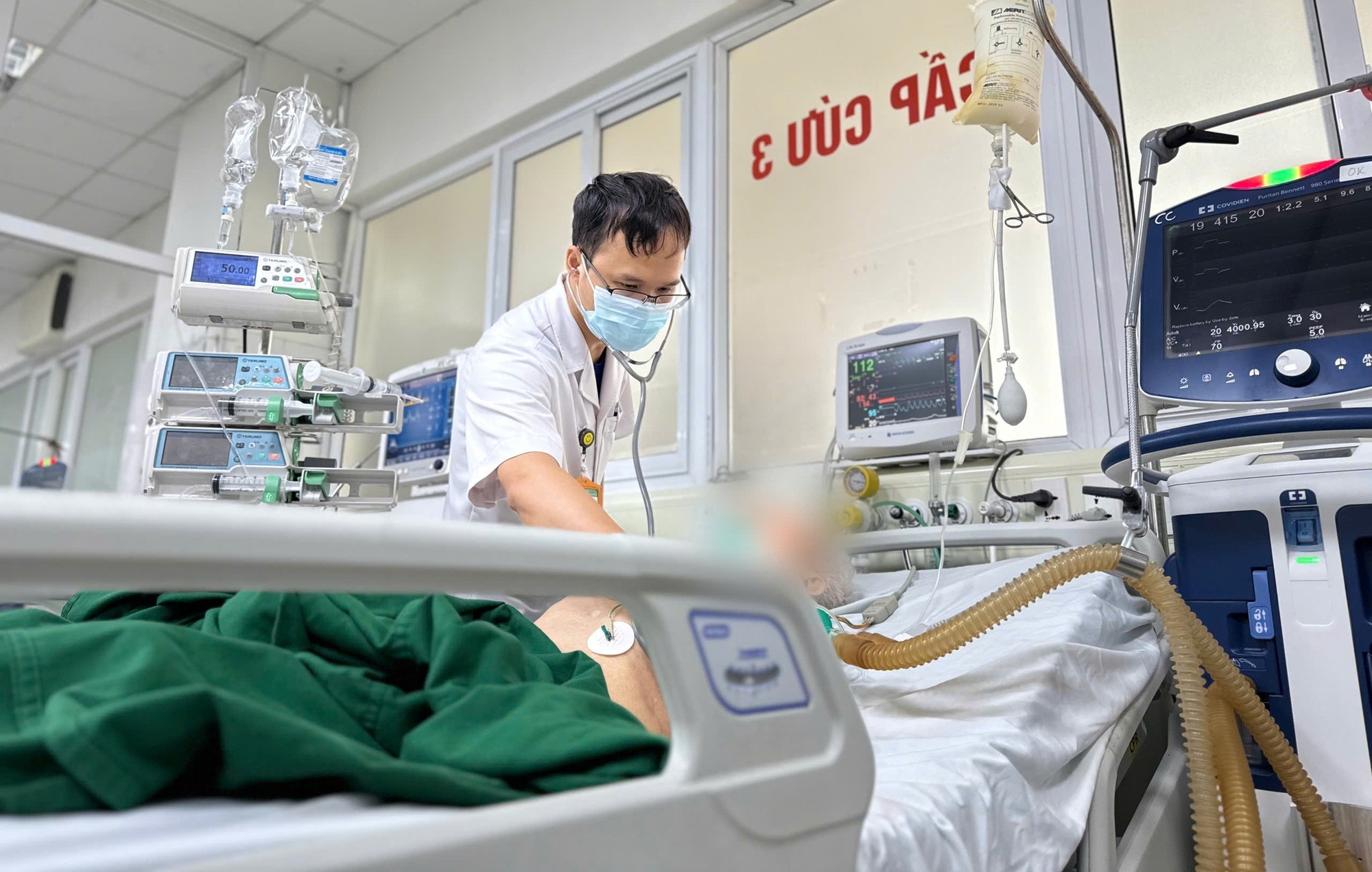 Những cách chữa bệnh xương khớp khiến bác sĩ phải 'lắc đầu' ngao ngán- Ảnh 1. Những cách chữa bệnh xương khớp khiến bác sĩ phải 'lắc đầu' ngao ngán- Ảnh 1.