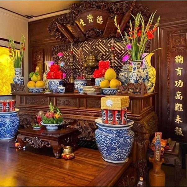 Cách bố trí lọ hoa trên bàn thờ chuẩn phong thủy, thu hút tài lộc và may mắn- Ảnh 3. Cách bố trí lọ hoa trên bàn thờ chuẩn phong thủy, thu hút tài lộc và may mắn- Ảnh 3.