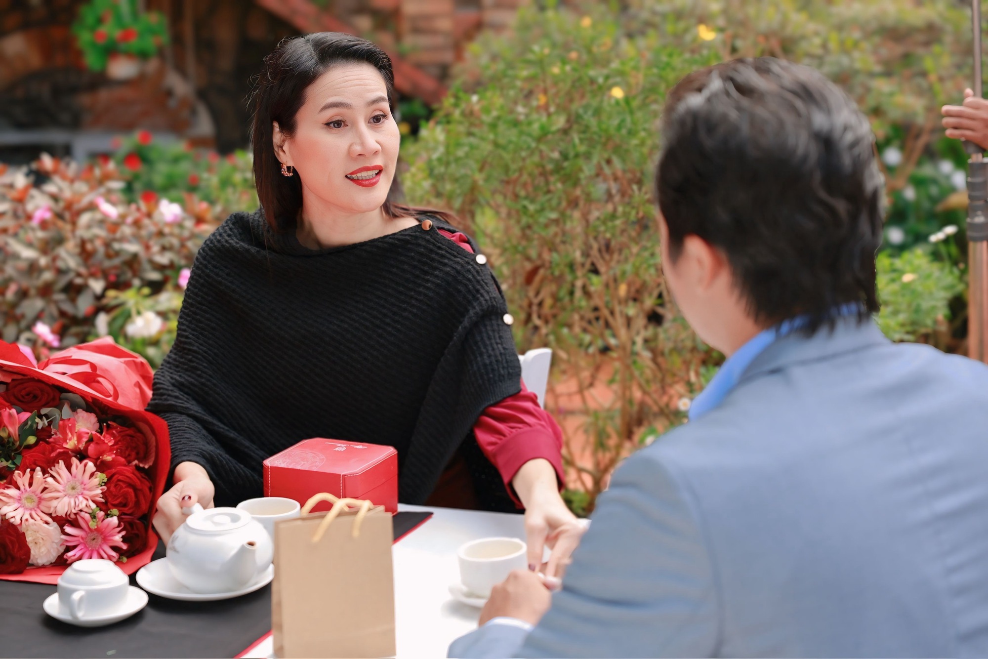 Diễn viên phu nhân đại gia bị o ép trong 'Mặt trời lạnh', đời thực xuất thân từ người mẫu, tuổi U50 sống an yên làm mẹ đơn thân- Ảnh 7. Diễn viên phu nhân đại gia bị o ép trong 'Mặt trời lạnh', đời thực xuất thân từ người mẫu, tuổi U50 sống an yên làm mẹ đơn thân- Ảnh 7.