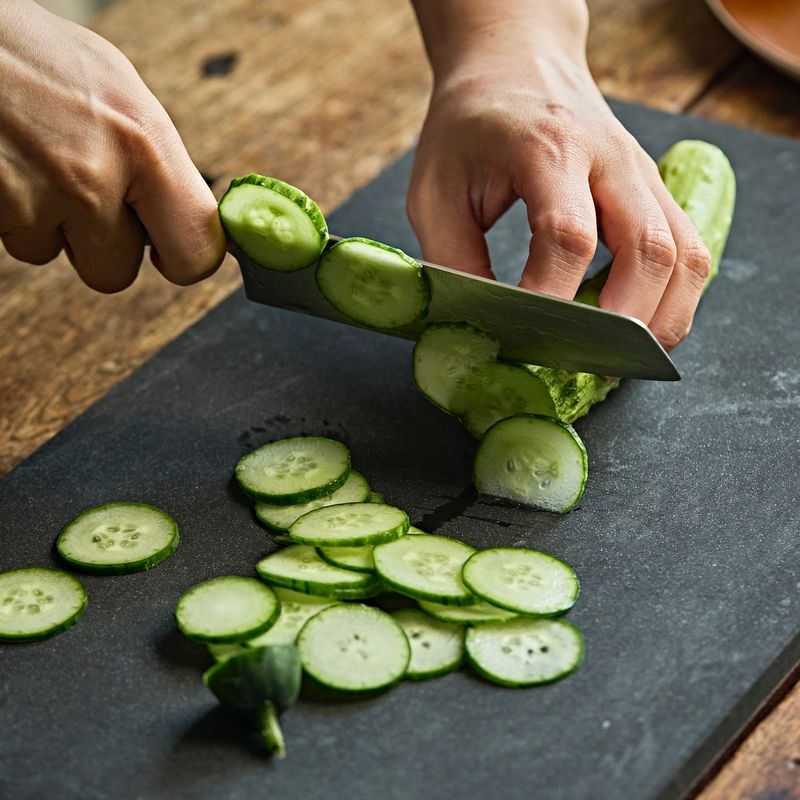 Dưa chuột đem thái mỏng rồi trộn cùng nguyên liệu này, cực ngon lại giúp chống nắng và làm đẹp da mịn màng- Ảnh 2. Dưa chuột đem thái mỏng rồi trộn cùng nguyên liệu này, cực ngon lại giúp chống nắng và làm đẹp da mịn màng- Ảnh 2.