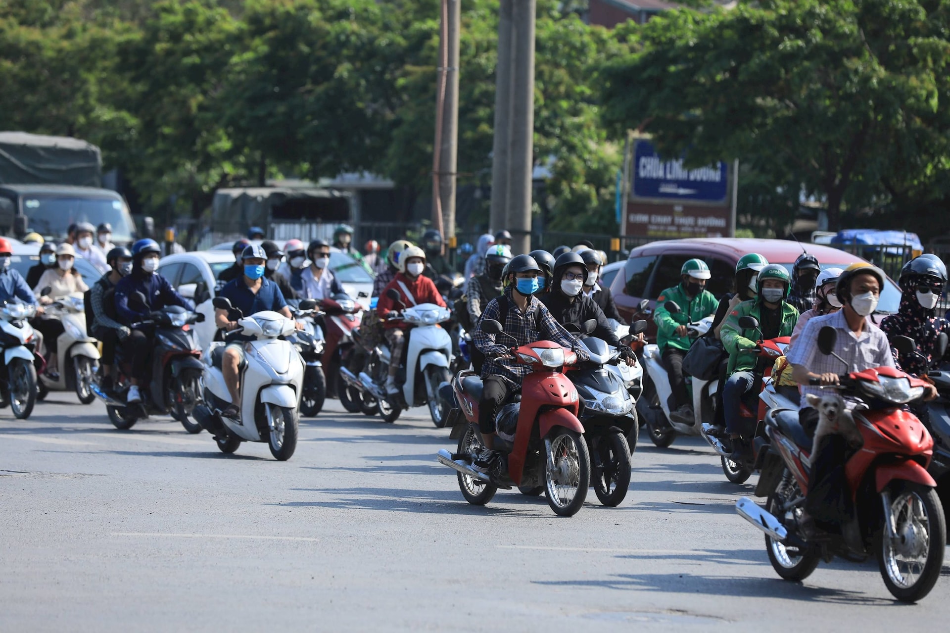 Người dân được hỗ trợ gì khi xe máy xăng sắp rút khỏi Vành đai 1?- Ảnh 2.