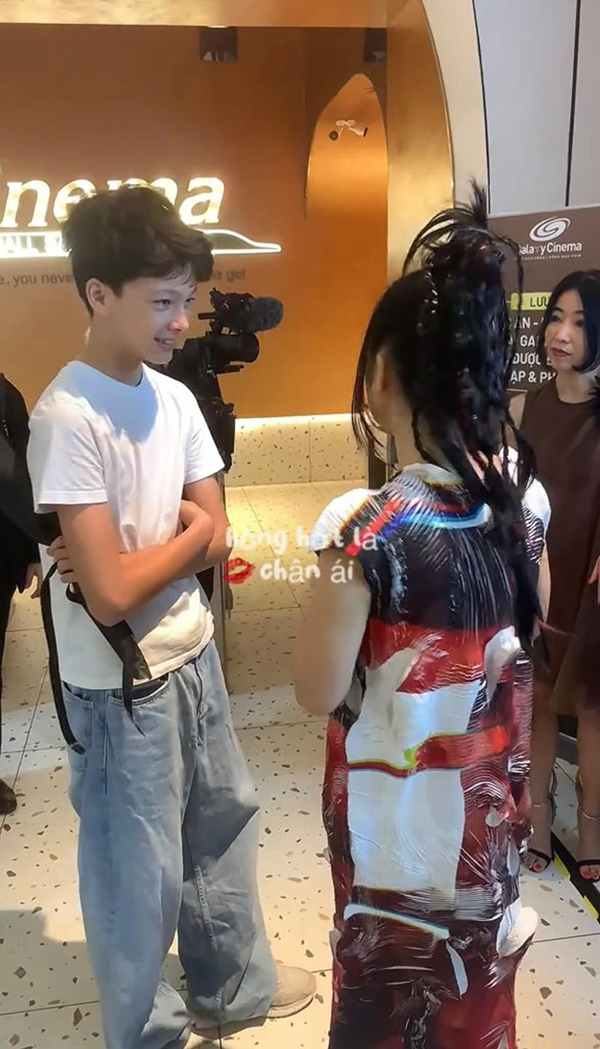 Diện mạo như soái ca ở tuổi 13 của con trai diva Hồng Nhung- Ảnh 5. Diện mạo như soái ca ở tuổi 13 của con trai diva Hồng Nhung- Ảnh 5.