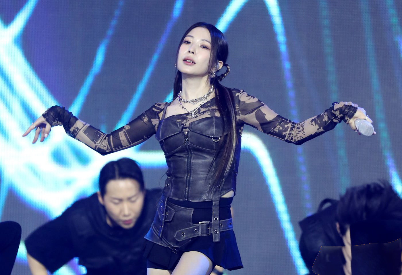 'Nữ hoàng nhạc pop' BoA bị hoại tử xương, hủy concert kỷ niệm 25 năm ca hát - Ảnh 2. 'Nữ hoàng nhạc pop' BoA bị hoại tử xương, hủy concert kỷ niệm 25 năm ca hát - Ảnh 2.