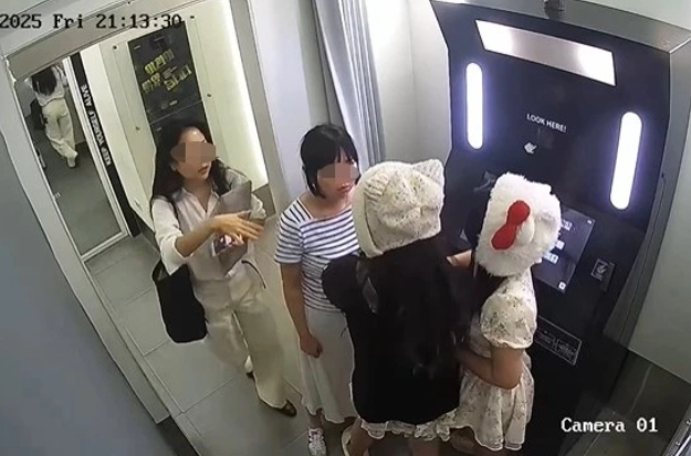 Công an vào cuộc vụ cô gái Việt tố bị du khách nước ngoài hành hung tại tiệm photobooth ở Hà Nội- Ảnh 1. Công an vào cuộc vụ cô gái Việt tố bị du khách nước ngoài hành hung tại tiệm photobooth ở Hà Nội- Ảnh 1.