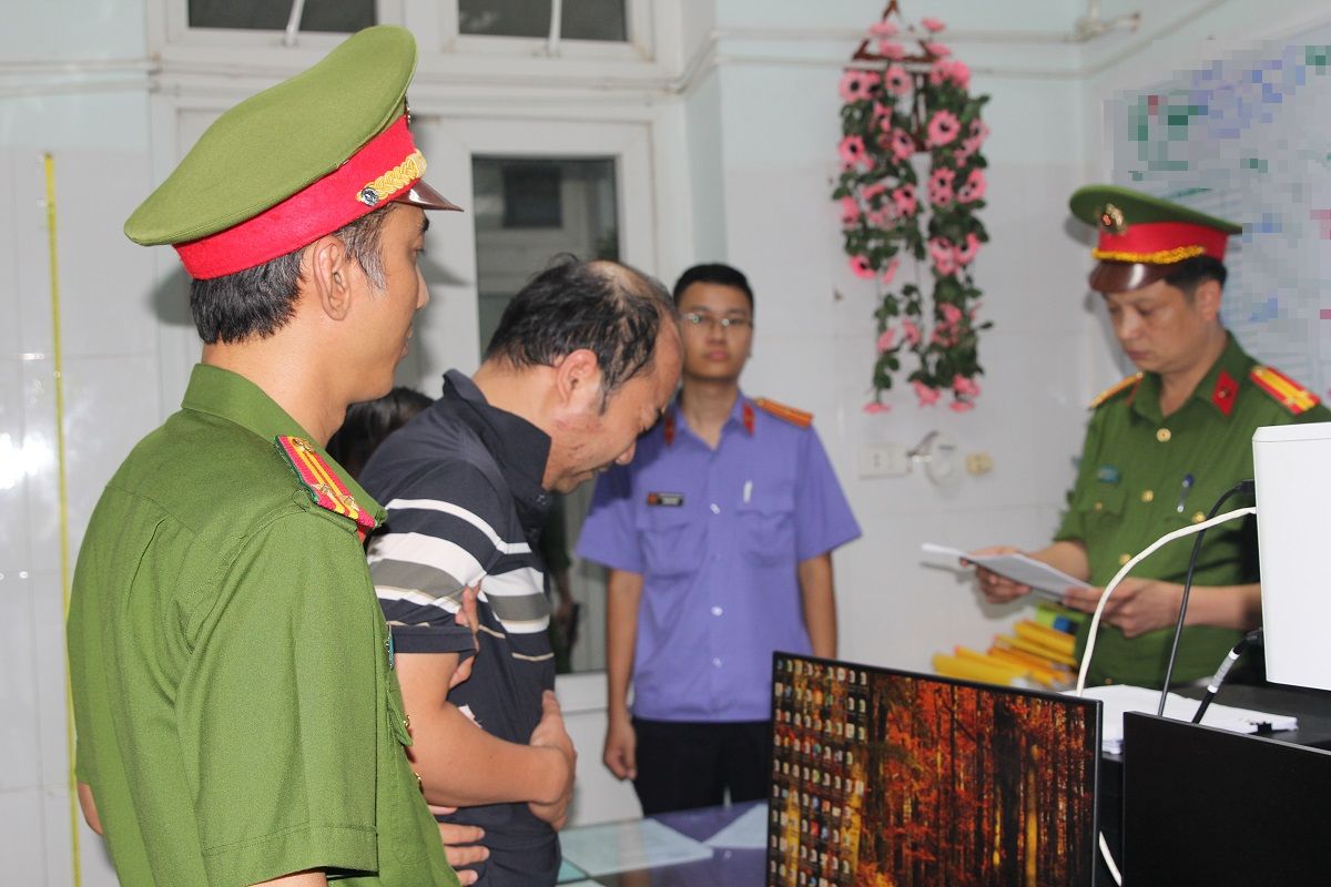 tam-giu-hinh-su-lai-xe-gay-tai-nan-lao-xuong-song-o-nghe-an-1752588732157625228983-1752591781810-1752591782128567252935.jpeg