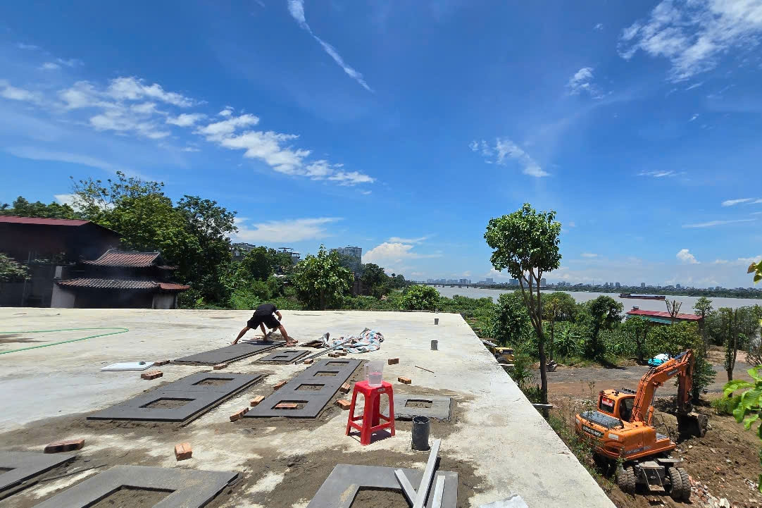 Đê điều Hà Nội bị 'bóp nghẹt' do lấn chiếm, nguy cơ vỡ trận khi lũ lớn - Ảnh 3. Đê điều Hà Nội bị 'bóp nghẹt' do lấn chiếm, nguy cơ vỡ trận khi lũ lớn - Ảnh 3.