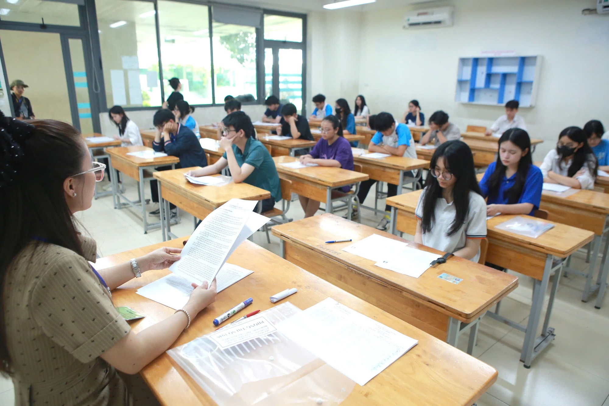 Điểm tốt nghiệp THPT 2025: Bao nhiêu là đỗ, bao nhiêu là liệt?- Ảnh 1. Điểm tốt nghiệp THPT 2025: Bao nhiêu là đỗ, bao nhiêu là liệt?- Ảnh 1.