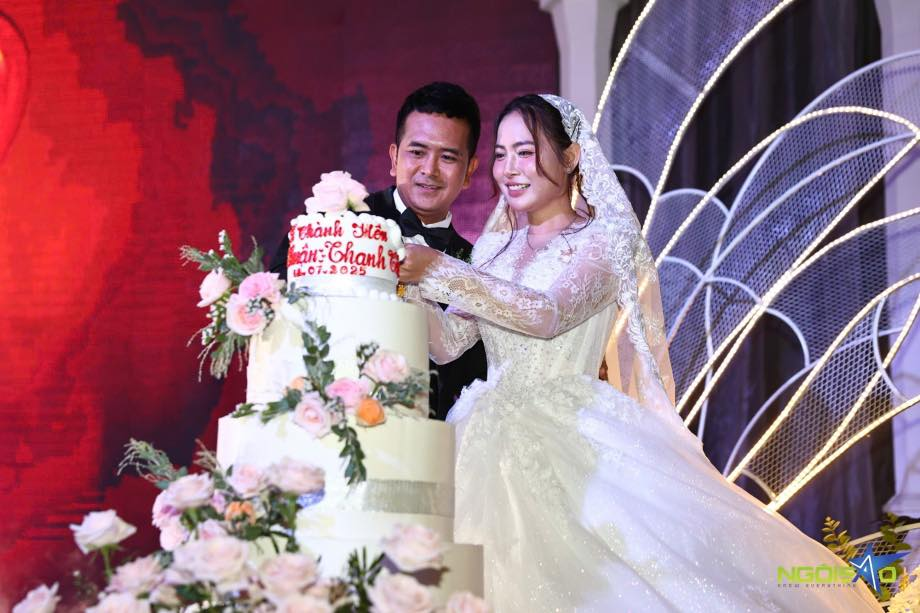 Nhiều nghệ sĩ nổi tiếng tham dự đám cưới "bé An Đất Phương Nam" Hùng Thuận và cô dâu Tuệ Lâm - Ảnh 2. Nhiều nghệ sĩ nổi tiếng tham dự đám cưới "bé An Đất Phương Nam" Hùng Thuận và cô dâu Tuệ Lâm - Ảnh 2.