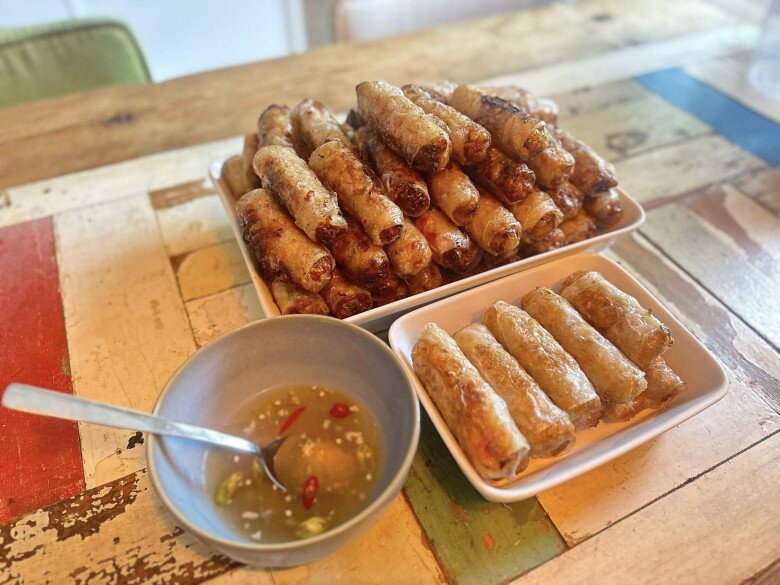 Nữ ca sĩ Hà Nội một năm mới 'làm dâu' một lần, trổ tài làm nem rán đặc sản Hà Nội giòn ngon, chuẩn vị đãi nhà chồng Tây- Ảnh 8. Nữ ca sĩ Hà Nội một năm mới 'làm dâu' một lần, trổ tài làm nem rán đặc sản Hà Nội giòn ngon, chuẩn vị đãi nhà chồng Tây- Ảnh 8.
