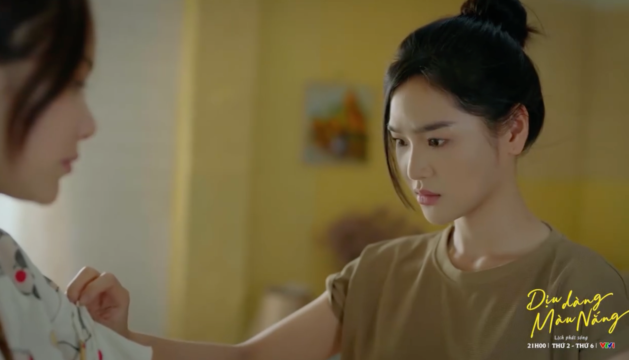 'Dịu dàng màu nắng' mới nhất (tập 32): Thảo bị chồng đại gia bạo hành, Bắc thương vợ trở lại- Ảnh 1. 'Dịu dàng màu nắng' mới nhất (tập 32): Thảo bị chồng đại gia bạo hành, Bắc thương vợ trở lại- Ảnh 1.