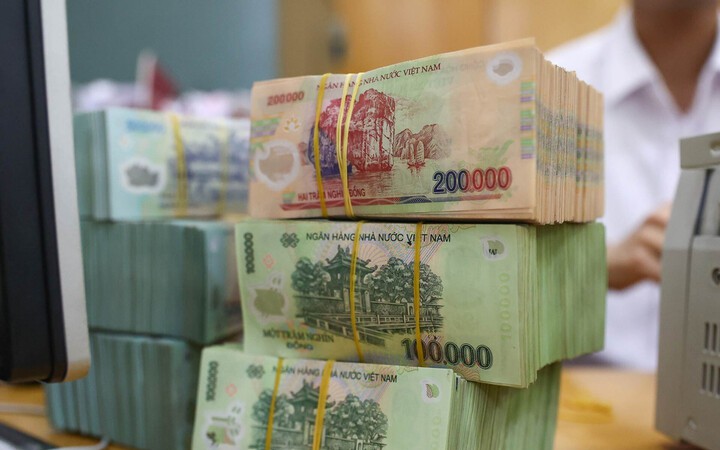 Ngân hàng có lãi suất tiết kiệm 6 tháng cao nhất: Gửi 500 triệu đồng nhận lãi ra sao?- Ảnh 1. Xuất hiện ngân hàng có lãi suất tiết kiệm 7,7%: Gửi tiết kiệm 200 triệu đồng 12 tháng được bao nhiêu tiền lãi?