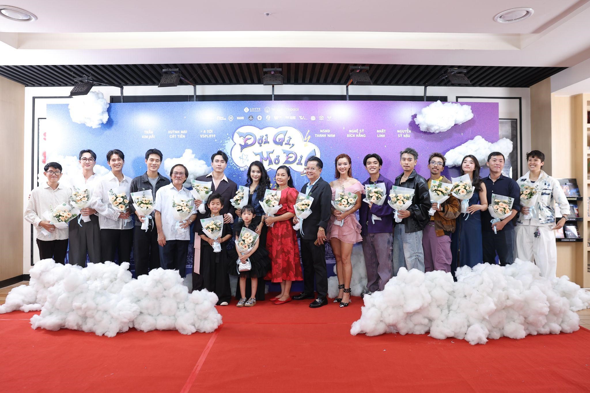 Chú "Hai Lúa" kết hợp cùng rapper underground tạo nên combo "lệch pha" mà ăn ý bất ngờ trong Đợi Gì, Mơ Đi! - Ảnh 5. Chú "Hai Lúa" kết hợp cùng rapper underground tạo nên combo "lệch pha" mà ăn ý bất ngờ trong Đợi Gì, Mơ Đi! - Ảnh 5.