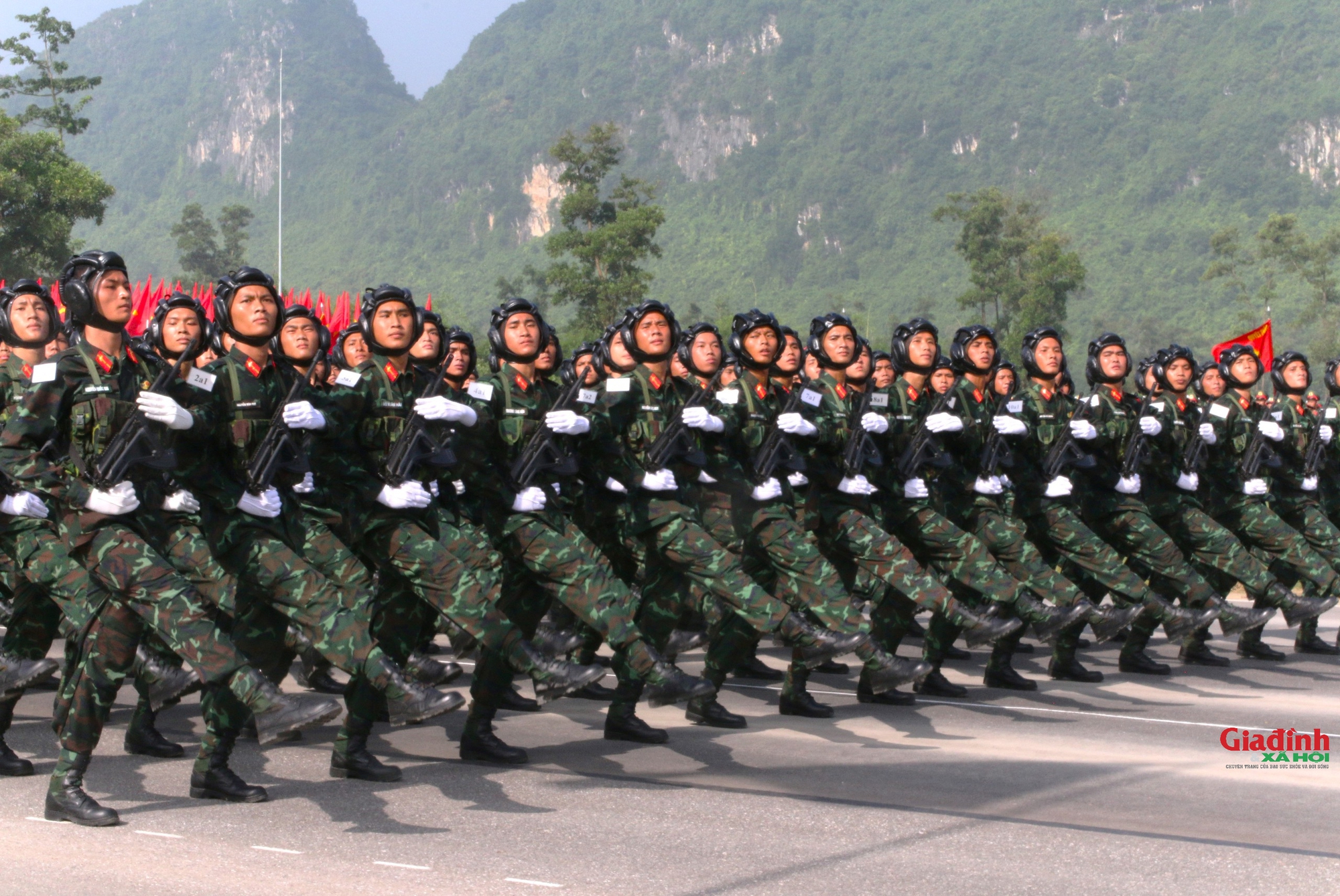 Ngắm loạt khí tài hiện đại lần đầu hợp luyện cùng khối diễu binh chuẩn bị kỷ niệm 2/9 - Ảnh 14. Ngắm loạt khí tài hiện đại lần đầu hợp luyện cùng khối diễu binh chuẩn bị kỷ niệm 2/9 - Ảnh 14.