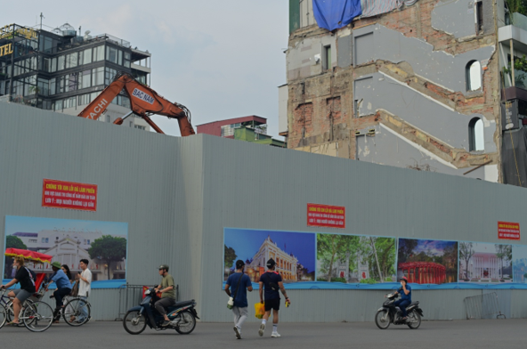 Tòa nhà 'Hàm cá mập' chính thức hoàn thành phá dỡ - Ảnh 2. Tòa nhà 'Hàm cá mập' chính thức hoàn thành phá dỡ - Ảnh 2.