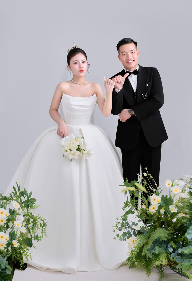 Rước cô hàng xóm trong 30 giây, chú rể Bắc Ninh kể loạt chuyện thú vị ngày cưới - Ảnh 2. Rước cô hàng xóm trong 30 giây, chú rể Bắc Ninh kể loạt chuyện thú vị ngày cưới - Ảnh 2.