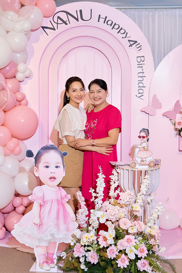 Vẻ đẹp của 4 thế hệ phụ nữ trong gia đình Bảo Thanh khiến khán giả khen hết lời - Ảnh 8. Vẻ đẹp của 4 thế hệ phụ nữ trong gia đình Bảo Thanh khiến khán giả khen hết lời - Ảnh 8.