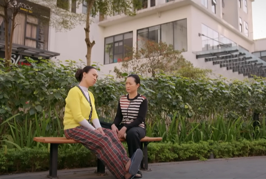 'Cầu vồng ở phía chân trời' mới nhất (tập 14): Hai giúp việc liên kết phá Oanh và Tuấn yêu nhau- Ảnh 2. 'Cầu vồng ở phía chân trời' mới nhất (tập 14): Hai giúp việc liên kết phá Oanh và Tuấn yêu nhau- Ảnh 2.