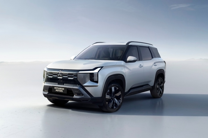 Xe gầm cao SUV hạng C giá 640 triệu đồng của Mitsubishi đẹp ngang Honda CR-V, rẻ hơn hẳn Mazda CX-5 có gì đặc biệt khi ra mắt ở Indonesia?- Ảnh 3. Xe gầm cao SUV hạng C giá 640 triệu đồng của Mitsubishi đẹp ngang Honda CR-V, rẻ hơn hẳn Mazda CX-5 có gì đặc biệt khi ra mắt ở Indonesia?- Ảnh 3.