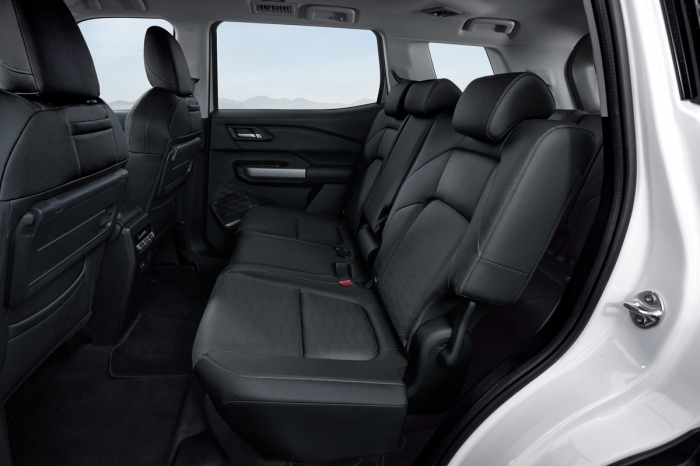 Xe gầm cao SUV hạng C giá 640 triệu đồng của Mitsubishi đẹp ngang Honda CR-V, rẻ hơn hẳn Mazda CX-5 có gì đặc biệt khi ra mắt ở Indonesia?- Ảnh 5. Xe gầm cao SUV hạng C giá 640 triệu đồng của Mitsubishi đẹp ngang Honda CR-V, rẻ hơn hẳn Mazda CX-5 có gì đặc biệt khi ra mắt ở Indonesia?- Ảnh 5.