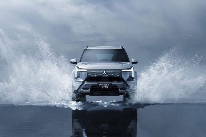 Xe gầm cao SUV hạng C giá 640 triệu đồng của Mitsubishi đẹp ngang Honda CR-V, rẻ hơn hẳn Mazda CX-5 có gì đặc biệt khi ra mắt ở Indonesia?- Ảnh 2. Xe gầm cao SUV hạng C giá 640 triệu đồng của Mitsubishi đẹp ngang Honda CR-V, rẻ hơn hẳn Mazda CX-5 có gì đặc biệt khi ra mắt ở Indonesia?- Ảnh 2.