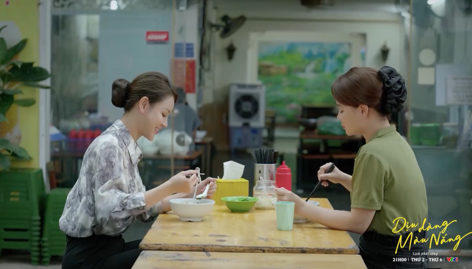 'Dịu dàng màu nắng' mới nhất (tập 34): Tuyết bị chỉnh đốn, Lan Anh được về gần chồng con- Ảnh 3. 'Dịu dàng màu nắng' mới nhất (tập 34): Tuyết bị chỉnh đốn, Lan Anh được về gần chồng con- Ảnh 3.