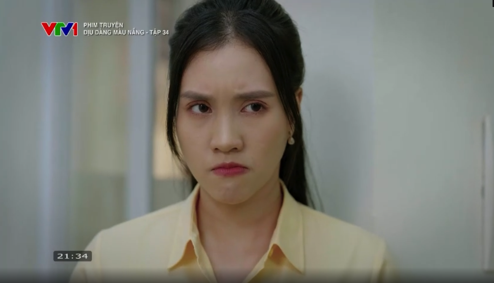 'Dịu dàng màu nắng' tập mới nhất: Giở trò đồi bại với Thảo, quản đốc Thành bị sa thải - Ảnh 2. 'Dịu dàng màu nắng' tập mới nhất: Giở trò đồi bại với Thảo, quản đốc Thành bị sa thải - Ảnh 2.