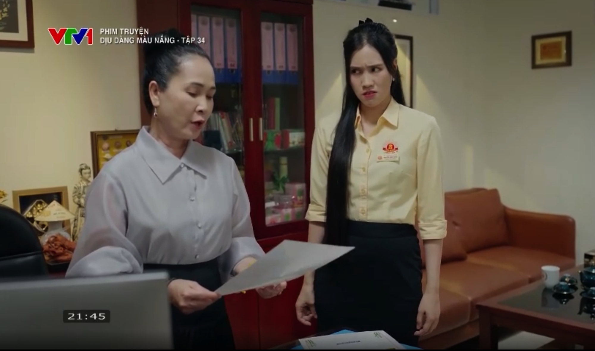 'Dịu dàng màu nắng' tập mới nhất: Giở trò đồi bại với Thảo, quản đốc Thành bị sa thải - Ảnh 5. Dịu dàng màu nắng - Tập 34: Thảo suýt bị xâm hại, Thành bị đuổi khỏi công - Ảnh 8.