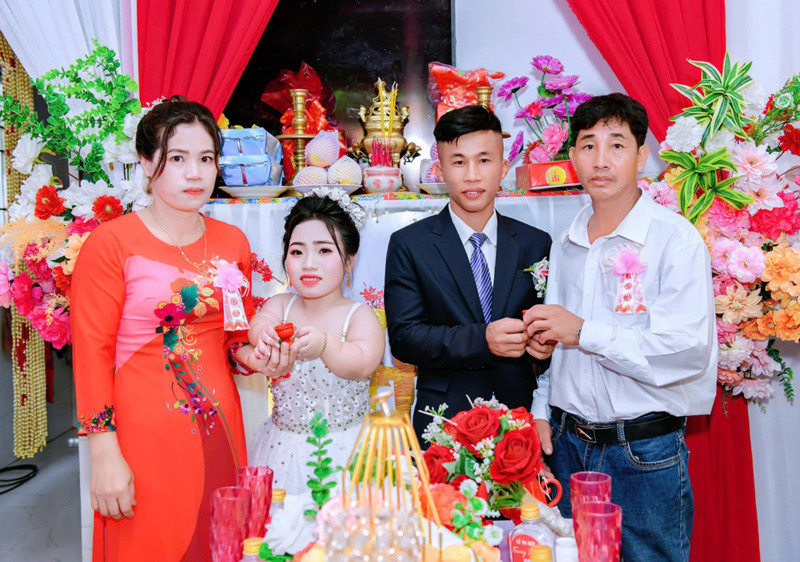 Cô dâu An Giang cao 90cm lấy người như ý, xúc động trước lời dặn của bố mẹ chồng - Ảnh 4.
