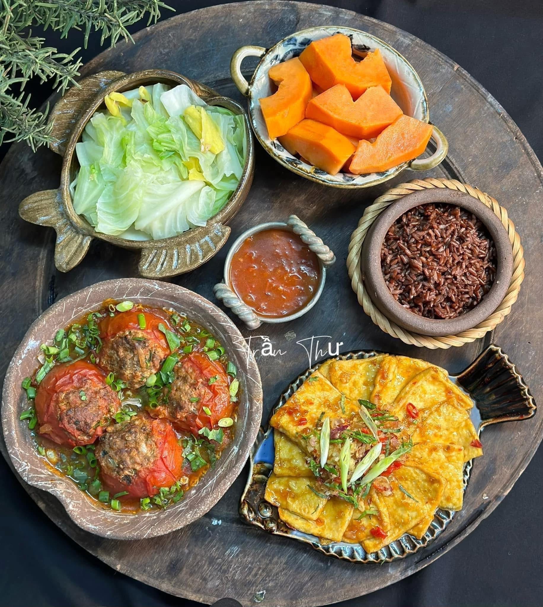 Pratos deliciosos para a família: 18 bandejas de refeições cheias de amor e carinho todos os dias - Foto 4. Món ăn ngon cho gia đình - hương vị yêu thương từ mâm cơm ấm áp mỗi ngày - Ảnh 4.