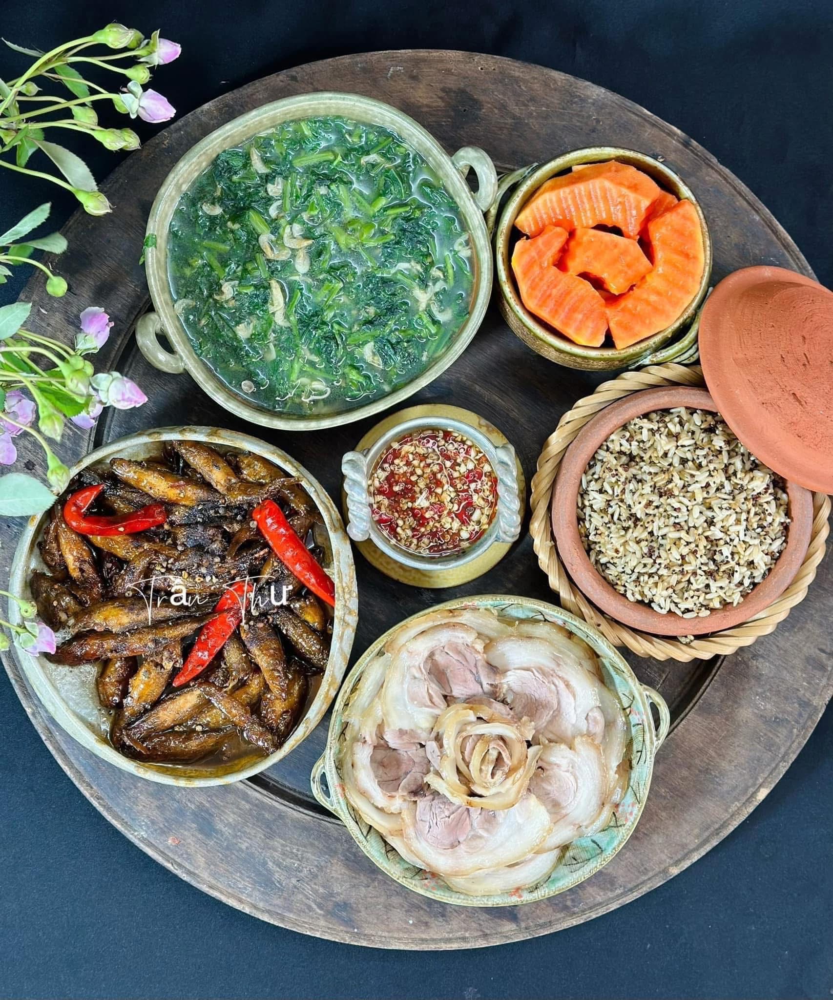 Pratos deliciosos para a família: 18 bandejas de refeições cheias de amor e carinho todos os dias - Foto 15. Món ăn ngon cho gia đình - hương vị yêu thương từ mâm cơm ấm áp mỗi ngày - Ảnh 15.