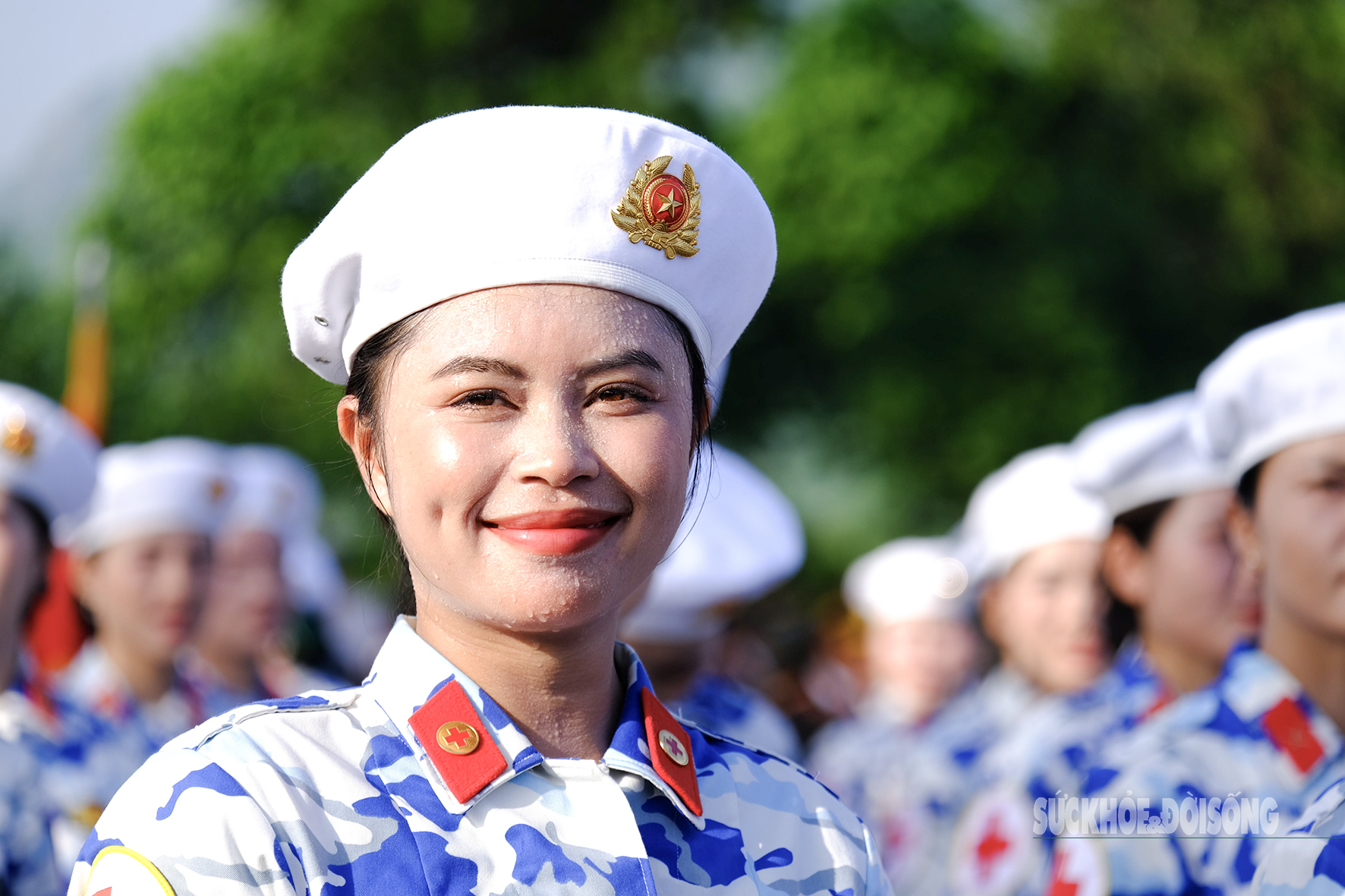 Khối nữ Quân y ‘khoe’ khí chất trong bộ quân phục rằn ri hiện đại- Ảnh 4.